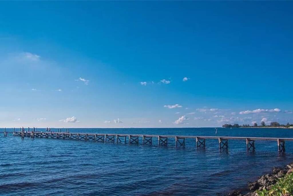 Bay View, Studio206, Beach Steps Away! Pool+Wifi 러스킨 외부 사진