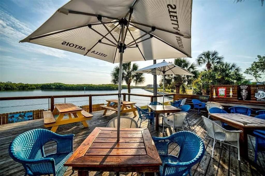 Bay View, Studio206, Beach Steps Away! Pool+Wifi 러스킨 외부 사진