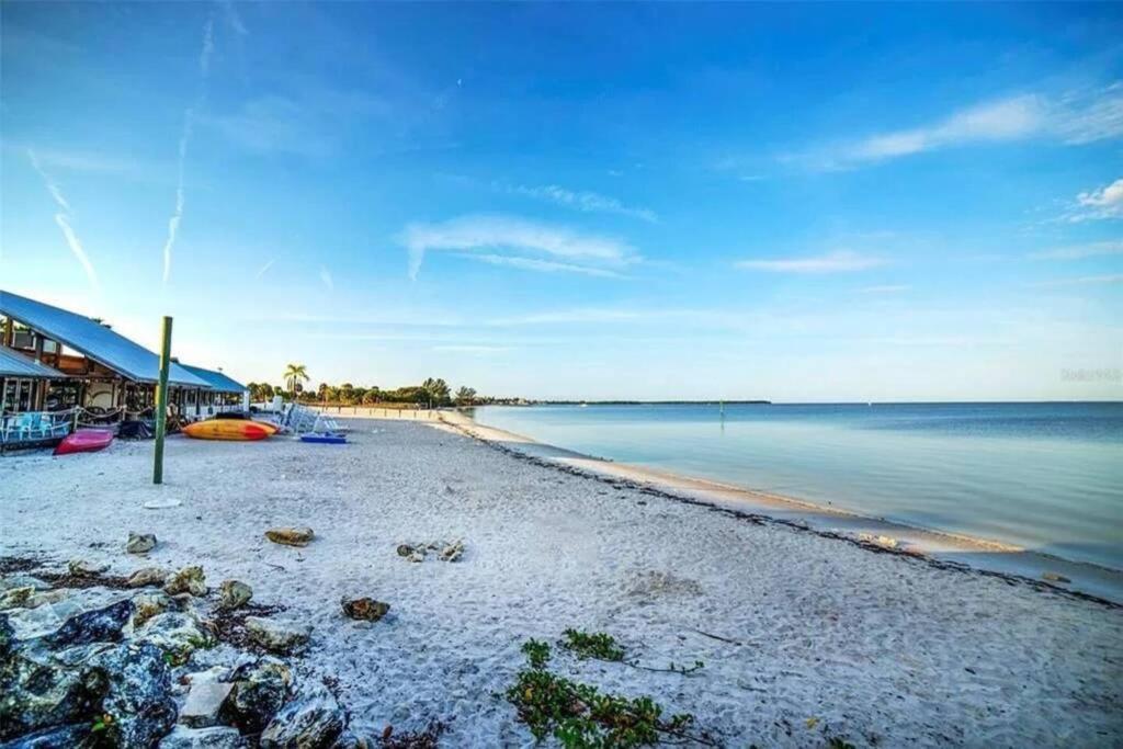 Bay View, Studio206, Beach Steps Away! Pool+Wifi 러스킨 외부 사진