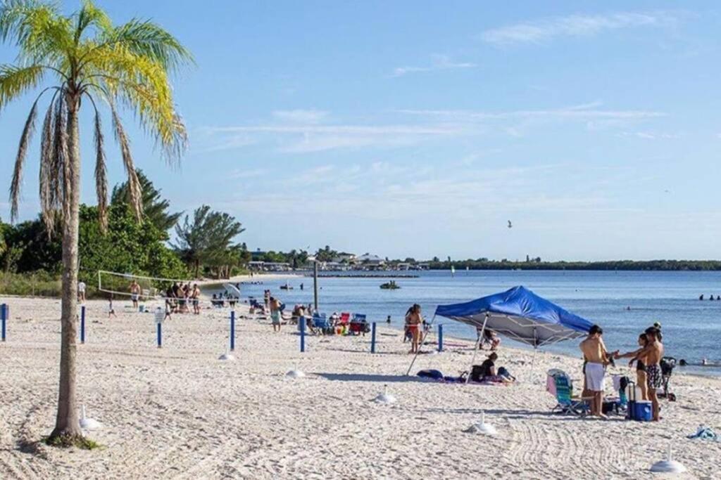 Bay View, Studio206, Beach Steps Away! Pool+Wifi 러스킨 외부 사진