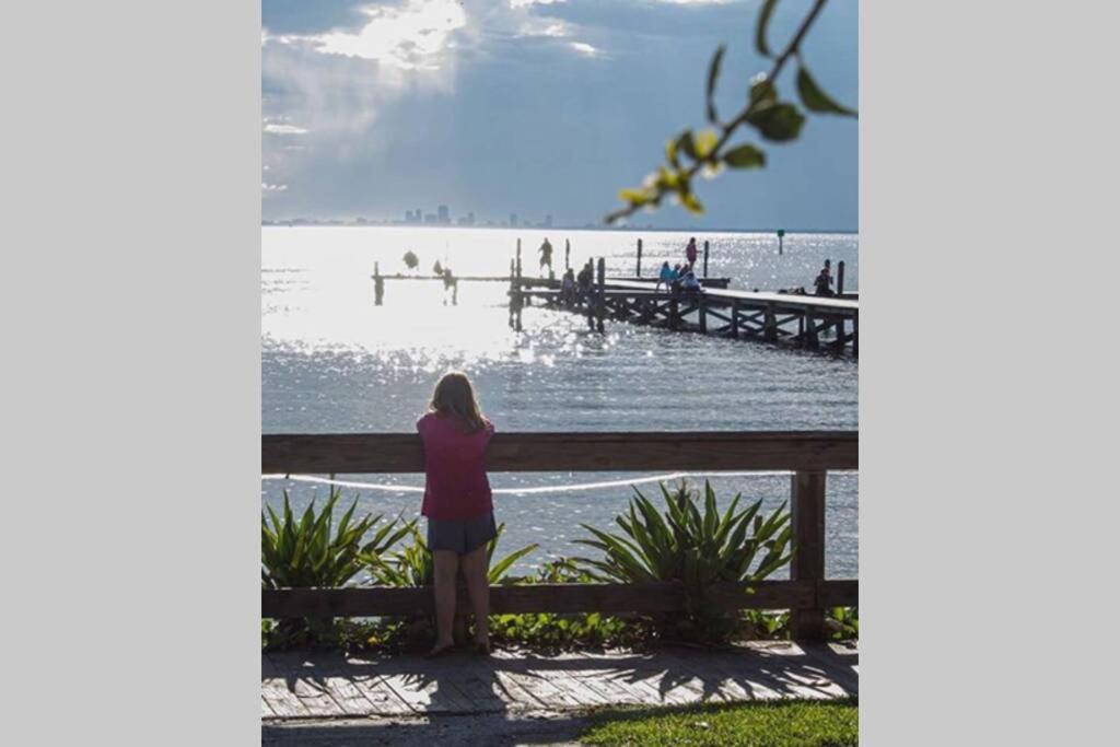 Bay View, Studio206, Beach Steps Away! Pool+Wifi 러스킨 외부 사진