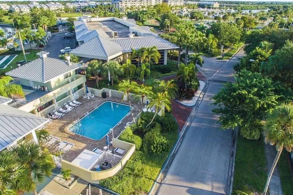 Bay View, Studio206, Beach Steps Away! Pool+Wifi 러스킨 외부 사진