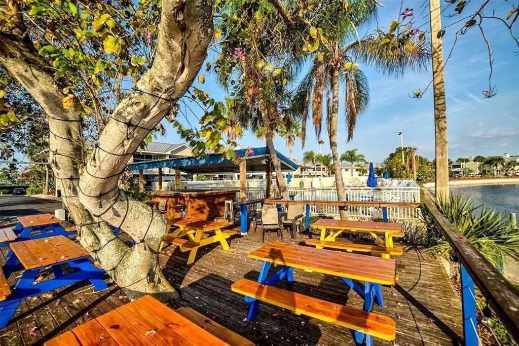 Bay View, Studio206, Beach Steps Away! Pool+Wifi 러스킨 외부 사진