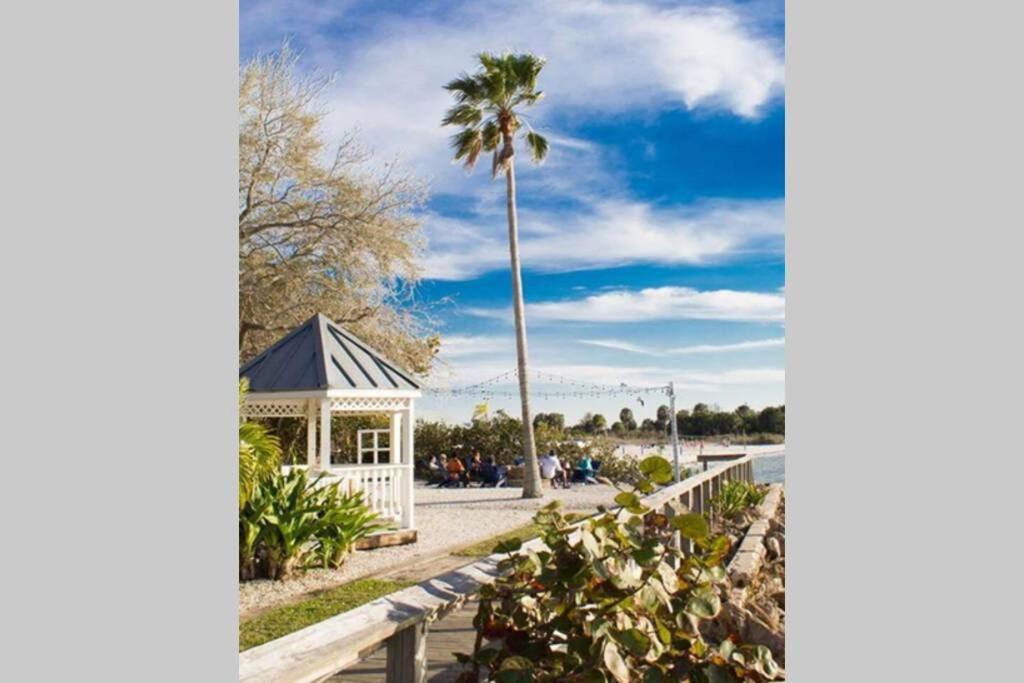 Bay View, Studio206, Beach Steps Away! Pool+Wifi 러스킨 외부 사진