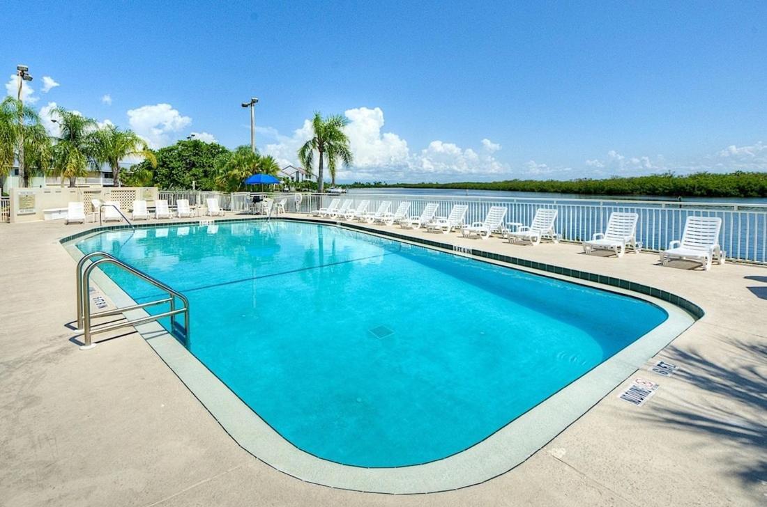 Bay View, Studio206, Beach Steps Away! Pool+Wifi 러스킨 외부 사진