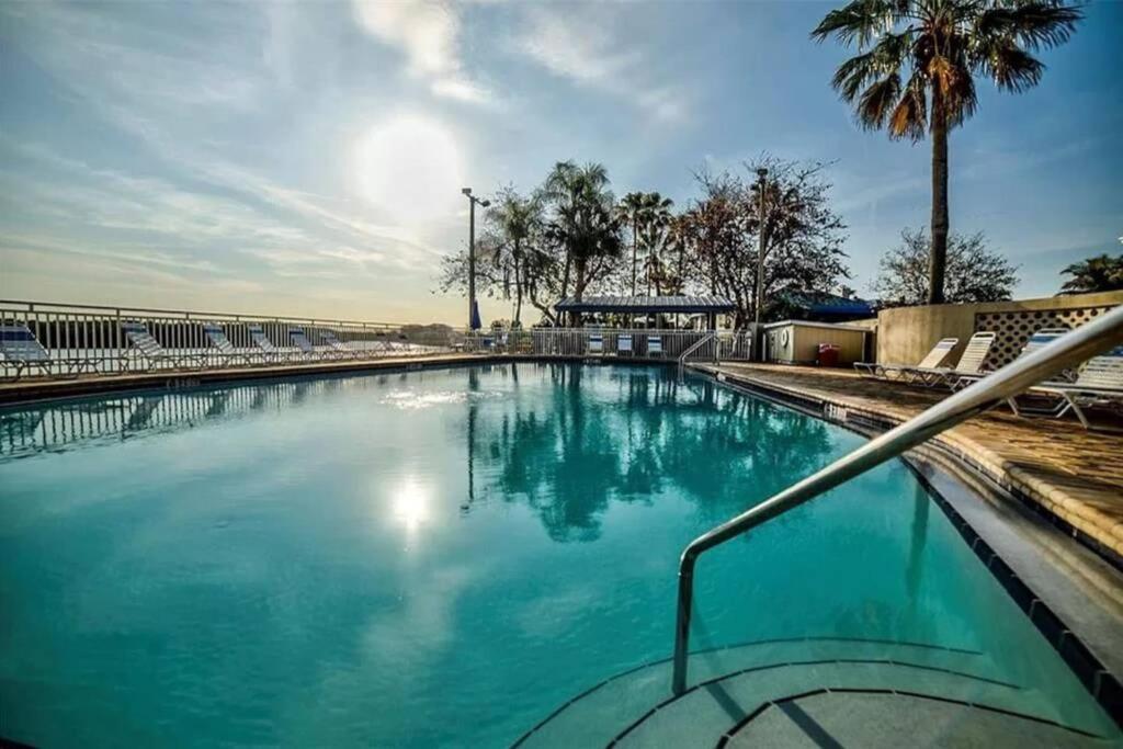 Bay View, Studio206, Beach Steps Away! Pool+Wifi 러스킨 외부 사진