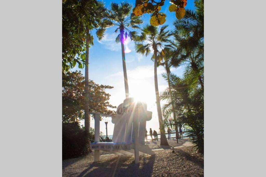 Bay View, Studio206, Beach Steps Away! Pool+Wifi 러스킨 외부 사진