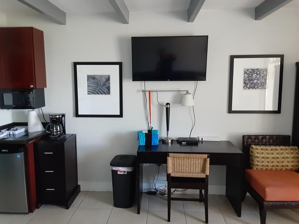 Bay View, Studio206, Beach Steps Away! Pool+Wifi 러스킨 외부 사진