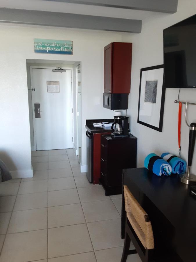 Bay View, Studio206, Beach Steps Away! Pool+Wifi 러스킨 외부 사진